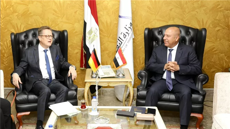 وزير النقل يبحث مع السفير الالماني بالقاهرة تعزيز التعاون المشترك في مجالات النقل المختلفة 
