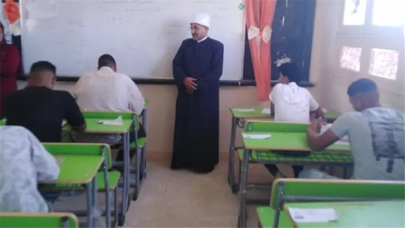 رئيس الأزهر بالسويس يواصل متابعة إمتحانات الثانوية الأزهرية