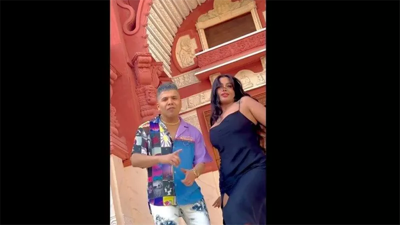 حقيقي ولا مفبرك؟.. وصلة رقص لعمر كمال وراقصة داخل قصر البارون