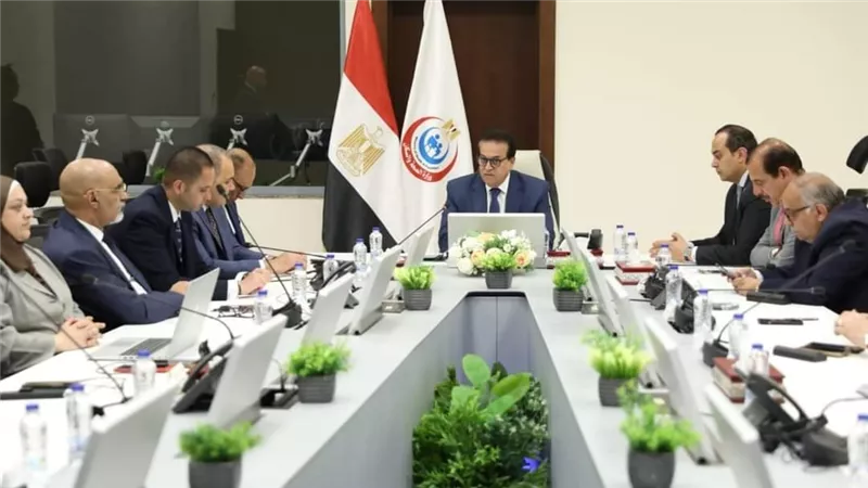 وزير الصحة يوجه بمراجعة عدد العمليات الجراحية في كل قطاعات وهيئات الوزارة 