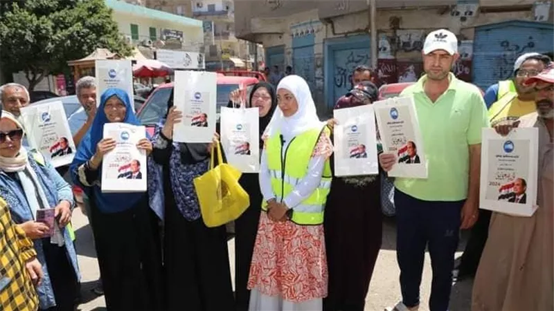 مستقبل وطن بالسويس يوزع هدايا علي المواطنين بمناسبة ذكرى 30 يونيو