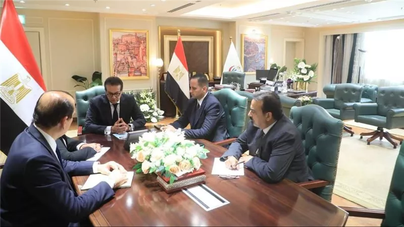 وزير الصحة يجتمع بنوابه الثلاثة لوضع أسس وخطط العمل خلال الفترة المقبلة