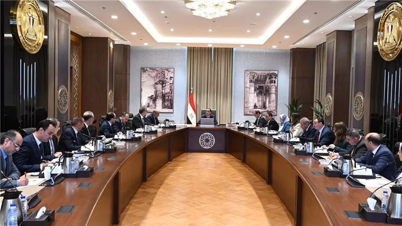 في أول اجتماع بعد تشكيل الحكومة الجديدة: رئيس الوزراء يتابع إجراءات حل مشكلة الكهرباء ووقف تخفيف الأحمال