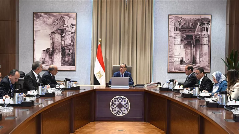 رئيس الوزراء يتابع جهود توافر السلع وضبط الأسواق