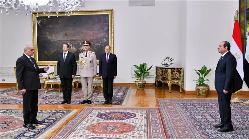 الرئيس السيسي يشهد أداء حلف اليمين لرئيس مجلس الدولة ورئيس هيئة النيابة الإدارية