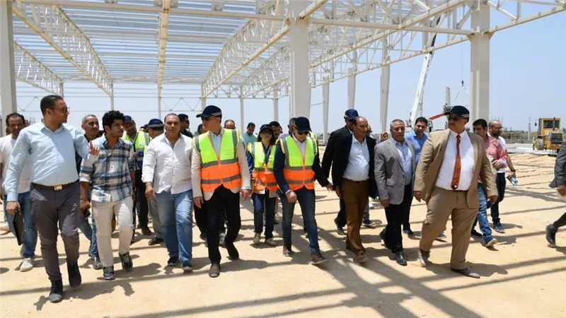 محافظ الفيوم يتفقد الأعمال الانشائية بمصنع 