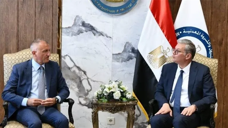وزير البترول يبحث مع وفد «إينى الإيطالية»سبل زيادة الإنتاج