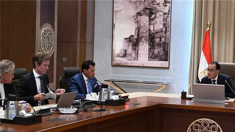 رئيس الوزراء يلتقي الرئيس التنفيذي لشركة 
