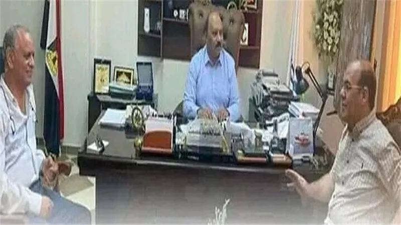  مشكلة مياه الشرب بمدينة السلام بالسويس على مكتب الشركة القابضة للمياه بالإسماعيلية