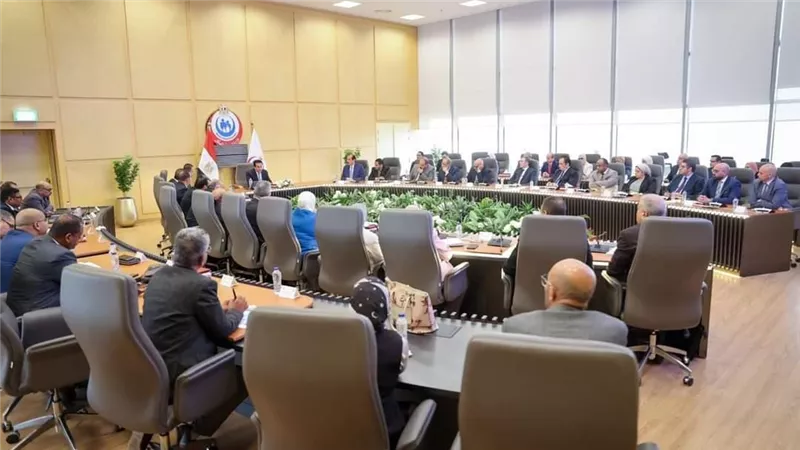 نائب رئيس مجلس الوزراء ووزير الصحة والسكان يوجه بتكثيف العمل لتنفيذ كافة تكليفات وتوجيهات القيادة السياسية