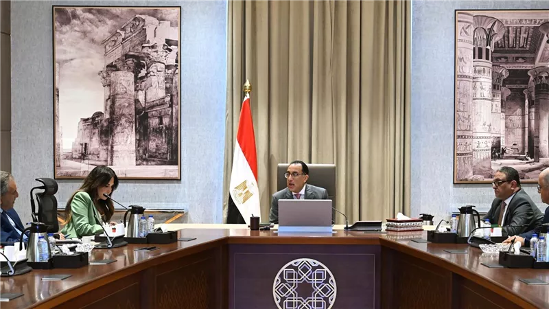رئيس الوزراء يتابع خفض أسعار السلع بمختلف الأسواق