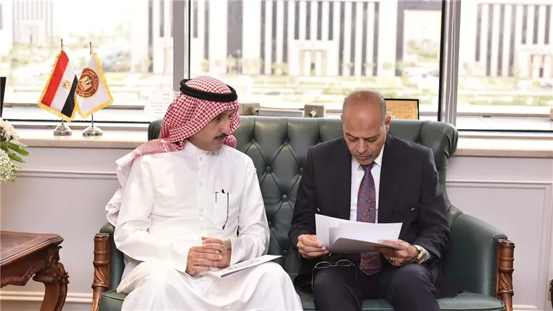 وزير العمل يستقبل المدير العام لمنظمة العمل العربية