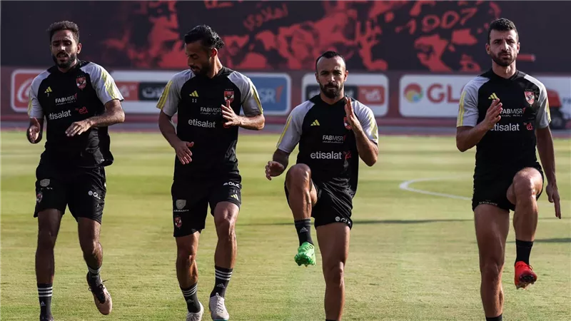 استعدادا لمواجهة بيراميدز.. الأهلي يستأنف تدريباته بمحاضرة فيديو ومران بدني