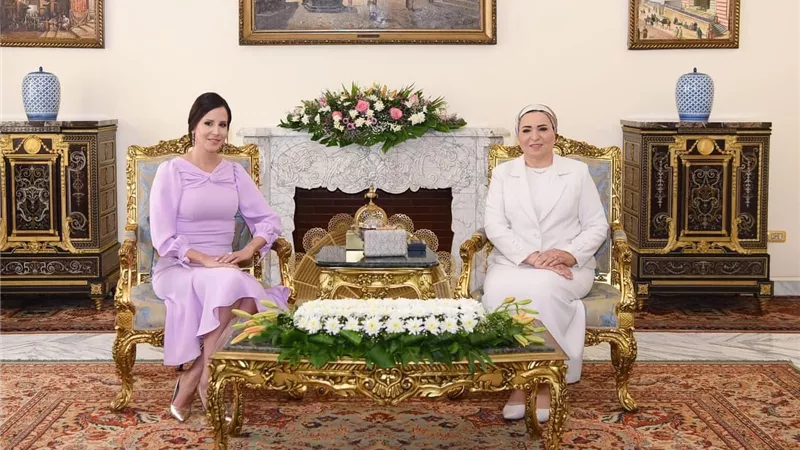 السيدة انتصار السيسى ترحب بقرينة الرئيس الصربى فى زيارتها لمصر