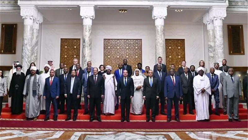 تحت شعار معا لوقف الحرب.. الرئيس السيسي يستقبل وفدًا سودانيًا 