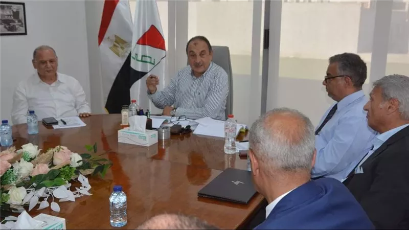وزير قطاع الأعمال العام يجتمع بالأعضاء المنتدبين لشركات القابضة للصناعات المعدنية