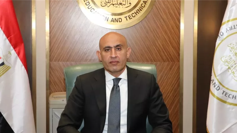 وزير التعليم يكلف الإدارات بوضع خطط مقترحة متكاملة لمواجهة الكثافة الطلابية