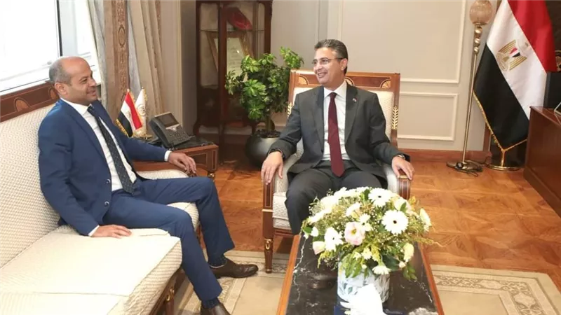 وزير التموين يستقبل رئيس البورصة ويبحثان تنشيط البورصة السلعية