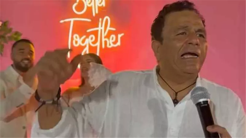 بعد خطوبة ابنته.. معلومات صادمة عن مرض محمد فؤاد