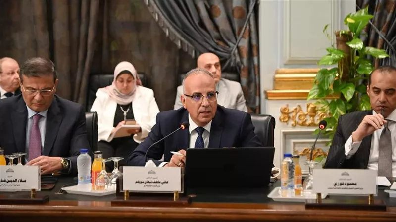 سويلم يعرض بيان وزارة الموارد المائية أمام اللجنة البرلمانية المشكلة لدراسة برنامج الحكومة الجديدة