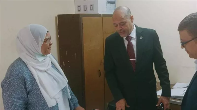 وزير العمل يقوم بزيارة مفاجأة في مديرية عمل الجيزة