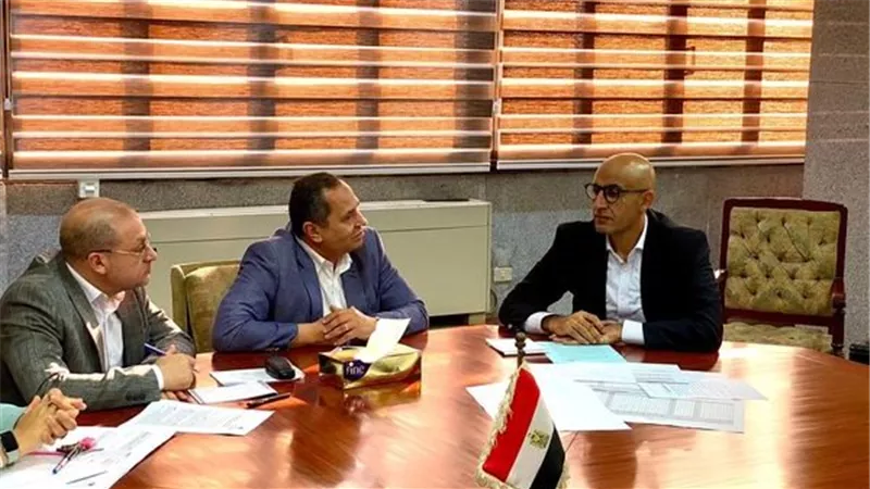 وزير التربية والتعليم يعقد اجتماعًا لمناقشة الاستعدادات لجاهزية المدارس للعام الدراسي الجديد 