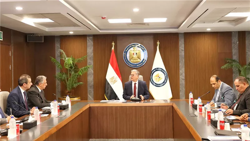 وزير البترول يجتمع بقيادات الهيئة لمواجهة التحديات الخاصة بنشاط الإنتاج