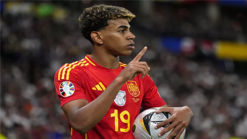 لامين جمال يحقق رقما قياسيا مع منتخب إسبانيا