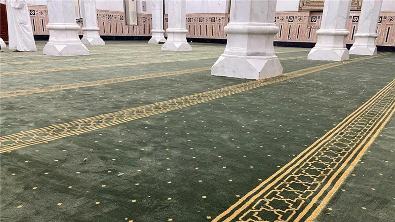 مسجد السيدة نفيسة (رضي الله عنها) بحُلة جديدة بعد تجديد فرشه