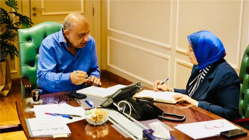 وزير الكهرباء يعقد اجتماعاً مع نائب وزير الكهرباء للوقوف على مستجدات موقف الأحمال الكهربائية 