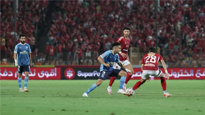 من يورو إلى الدوري المصري.. طاقم حكام ألماني يدير مباراة بيراميدز والأهلي