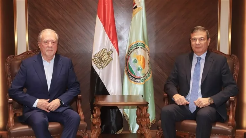 وزير الزراعة يبحث مع رئيس اتحاد مصدرى اللحوم والدواجن البرازيلي تعزيز التعاون المشترك 