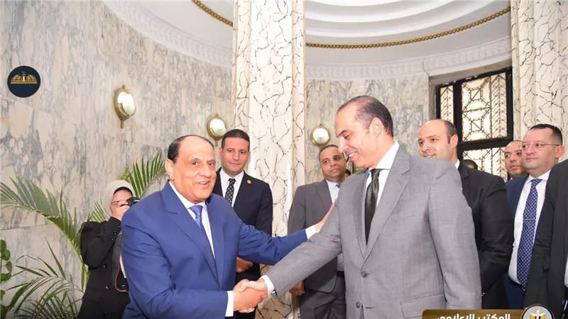 وزير الشئون النيابية والقانونية والتواصل السياسي يلتقي رئيس محكمة النقض ورئيس مجلس القضاء الأعلى