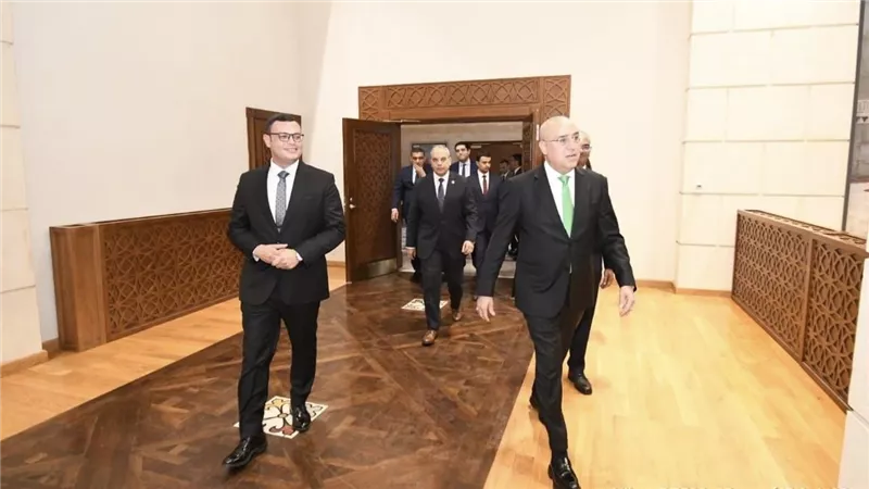 المهندس شريف الشربيني وزير الإسكان ينظم حفلا لتكريم سلفه الدكتور عاصم الجزار