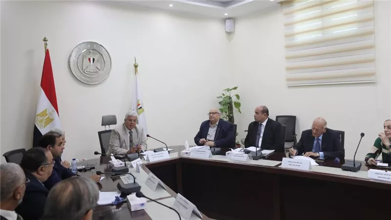 وزير التعليم العالي يعقد اجتماعًا مع ممثلي الوزارة بالجامعات الخاصة والأهلية وأفرع الجامعات الأجنبية