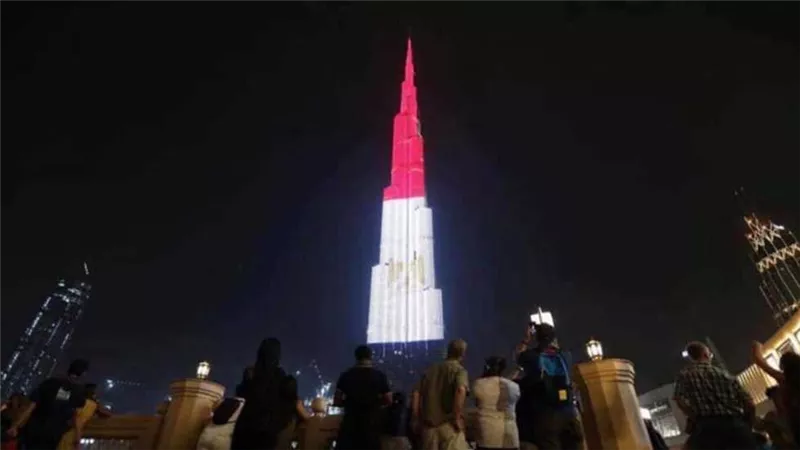 برج خليفة ومطار دوميديدوفو الروسى يتزينان بعلم مصر بمناسبة ذكرى ثورة يوليو