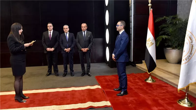 وزير الاستثمار والتجارة الخارجية يشهد مراسم القسم القانوني لـ 8 من الملحقين التجاريين الجدد