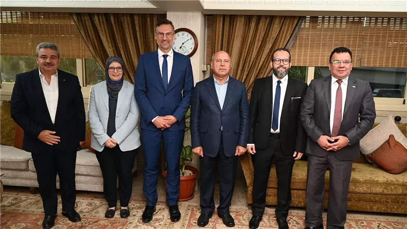 نائب رئيس مجلس الوزراء للتنمية الصناعية يبحث مع ممثلي شركة ليوني مصر خطط الشركة للتوسع في السوق المصري 