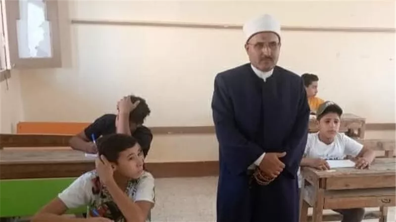  رئيس الأزهر بالسويس يتابع سير إمتحانات الدور الثاني لسنوات النقل