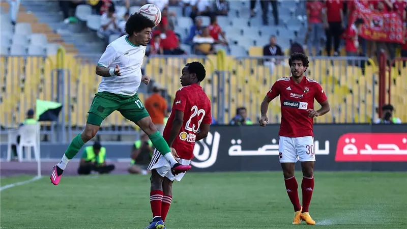 طاقم تحكيم فرنسي يقود مباراة الأهلي والمصري بالدوري