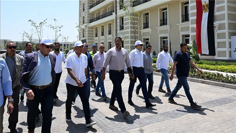 رئيس الوزراء يتفقد الوحدات الجاهزة للتسليم بمشروع 