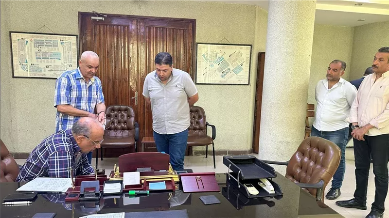 فى زيارة مفاجئة.. وزير الكهرباء يتفقد قطاع شبكات المدن الجديدة بالعاشر من رمضان