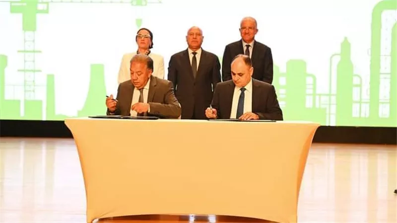 الوزير ووزيرة البيئة يشهد توقيع بروتوكولي تعاون بين مركز تحديث الصناعة وجهاز شؤون البيئة