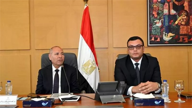 وزير الإسكان ومحافظ القاهرة يترأسان اجتماع اللجنة التيسيرية لمشروع تطوير 