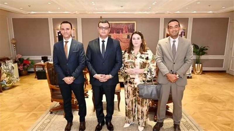 وزير الإسكان يبحث مع المدير الإقليمي لـ