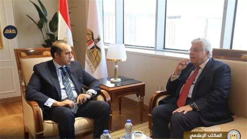 وزير الشئون النيابية والقانونية والتواصل السياسي يستقبل وزير التعليم العالي 