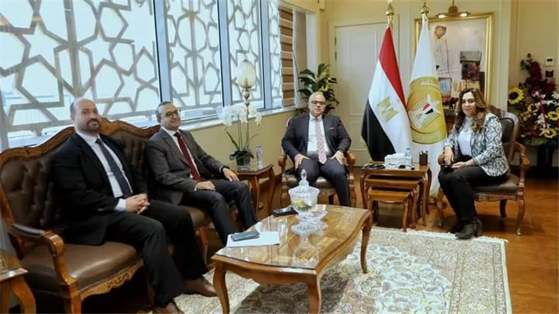وزيرة التنمية المحلية تستقبل رئيس الهيئة العامة للرقابة المالية 