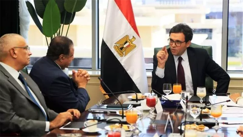 وزير الثقافة يجتمع برؤساء الهيئات والقطاعات ويستعرض الرؤية الاستثمارية للوزارة