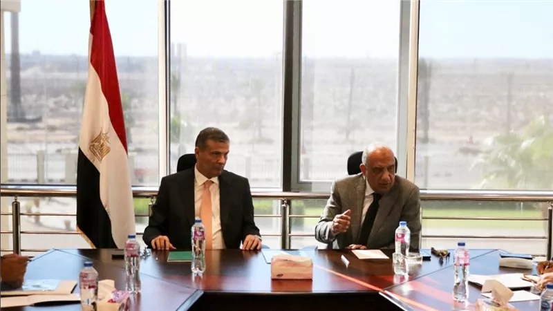 وزيرا الكهرباء والزراعة واستصلاح الأراضي يبحثان اوضاع مزارع الدواجن وسبل تأمين التغذية الكهربائية الخاصة بها