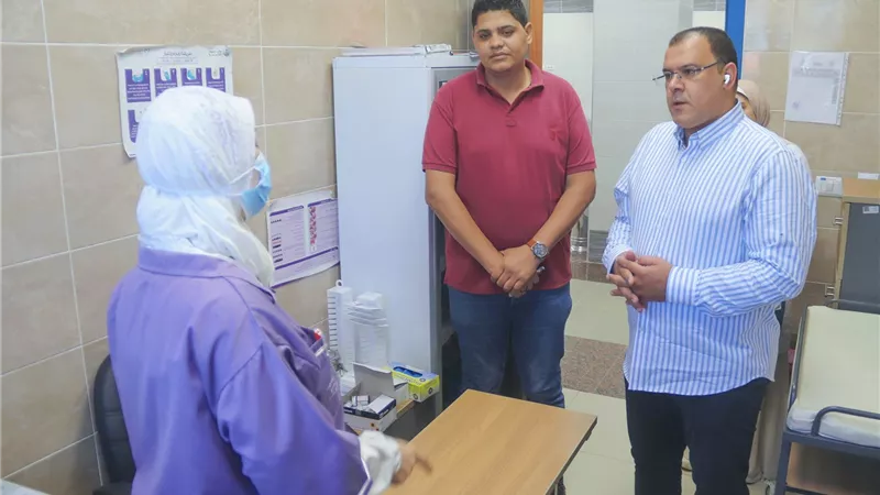 الحفناوي في جولة مسائية لوحدة طب أسرة الإيمان بالسويس